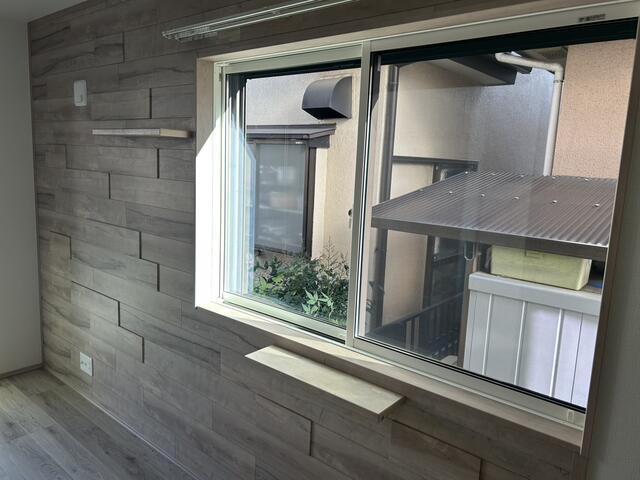 リビング／凹凸のあるお洒落な壁