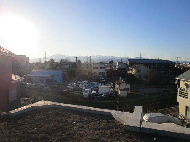 現地土地／区画７の宅盤の西側から眺望を撮影。