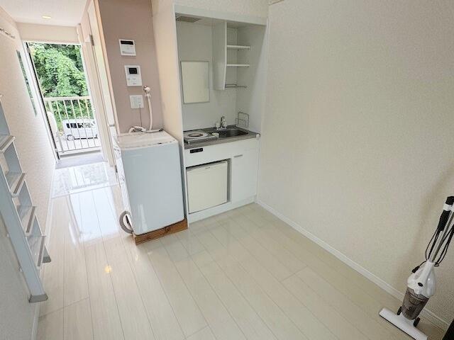 リビング以外の居室／備え付け家電がある１Ｒ物件です（ロフト付き）