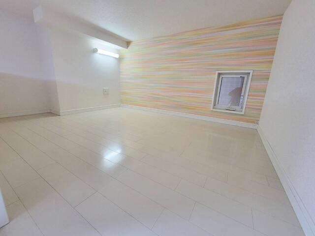 リビング以外の居室／広々したロフトです