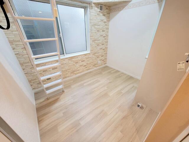 リビング以外の居室／備え付けの家電が無いタイプのお部屋です