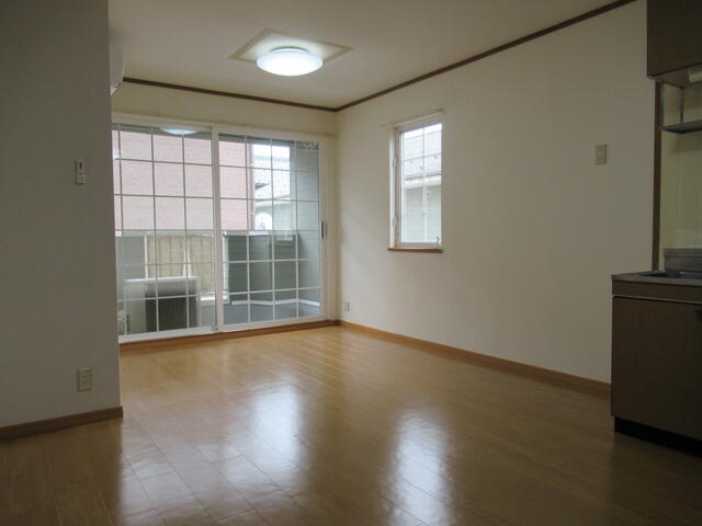 リビング／室内の雰囲気（写真はＢ２０２号室、配色は同等）