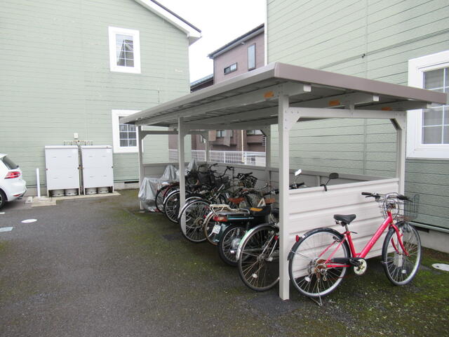 共用部（その他）／Ｃ棟、Ｄ棟の間に共用部の駐輪場があります。