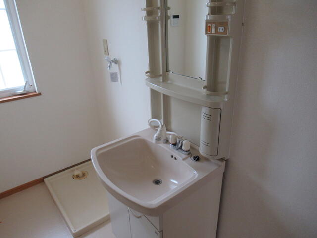 洗面台・洗面所／設備の雰囲気、デザインは同等です。