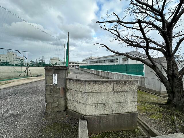 新潟市立東新潟中学校 (1,730m)