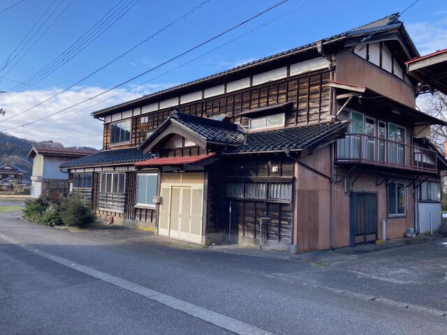 新潟県糸魚川市の一戸建て | 390万円 | 12DK | 1043.84m² | Akiyama house finder