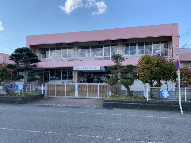塚野目保育所 (488m)