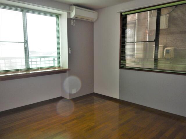 角部屋・出窓カウンター付