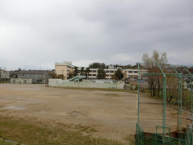新潟市立松浜小学校 (870m)