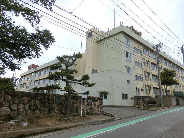 新潟市立松浜中学校 (914m)