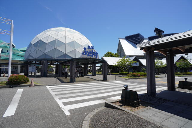 ふるさと村バザール館 (1,523m)