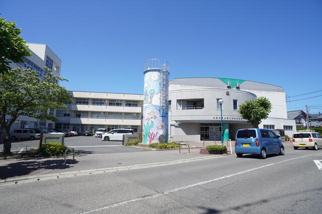 新潟市立山田小学校 (1,665m)