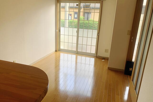 リビング／南向きで採光良好です。／撮影日2025-06-27