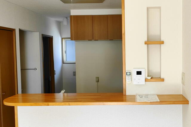 リビング以外の居室／キッチン前カウンターで家族との会話も弾みます。／撮影日2025-09-19