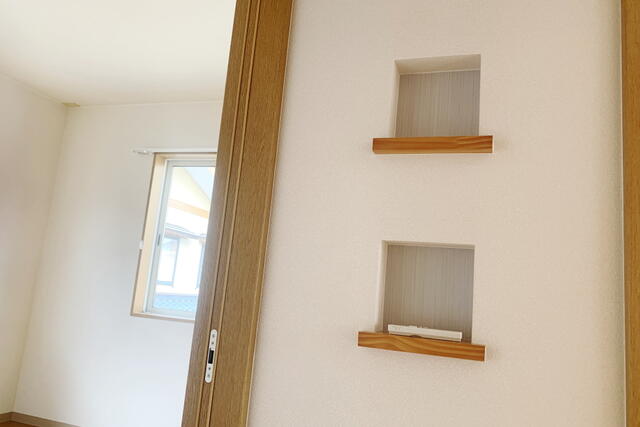収納／２階階段スペースをおしゃれに飾れるニッチ付／撮影日2025-06-27