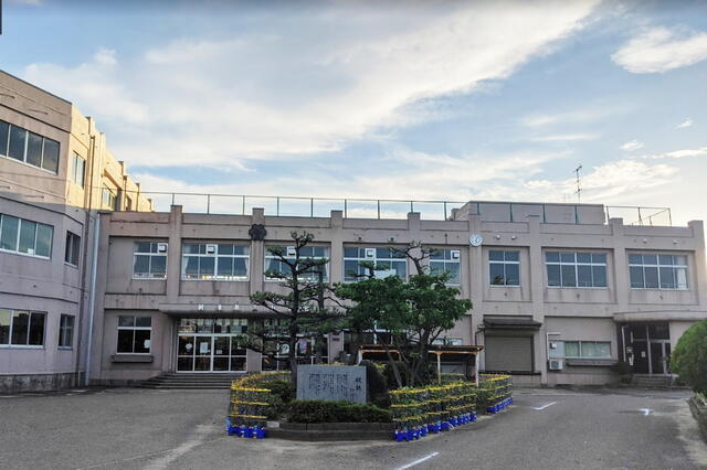 新潟市立新津第三小学校 (1,561m)