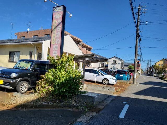 うちざわ接骨院様を過ぎてすぐ右です