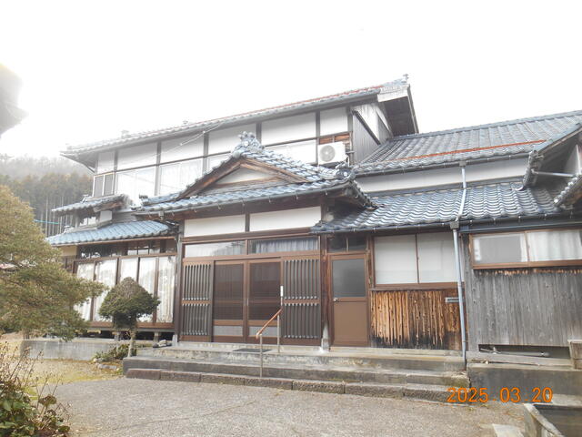 detached 新潟県燕市長辰 地図を見る