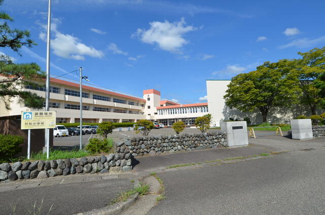 村松小学校 (850m)
