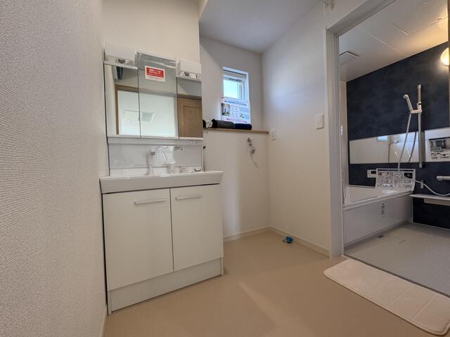 detached 滋賀県愛知郡愛荘町豊満 地図を見る