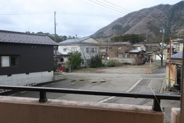 バルコニーから見た弥彦山