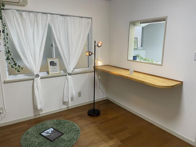 リビング／２階角部屋、リビング・寝室とも収納付きの明るいお部屋です。