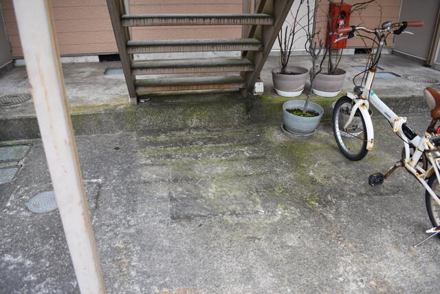 共用部（その他）／階段下に自転車を駐輪してください。／撮影日2020-03-13