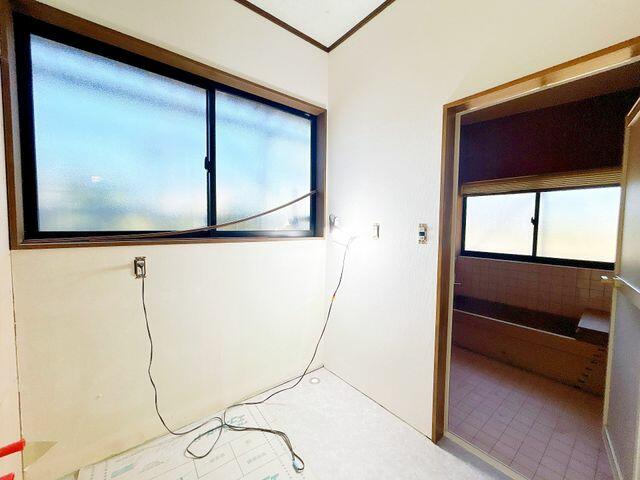 detached 新潟県西蒲原郡弥彦村大字上泉 地図を見る