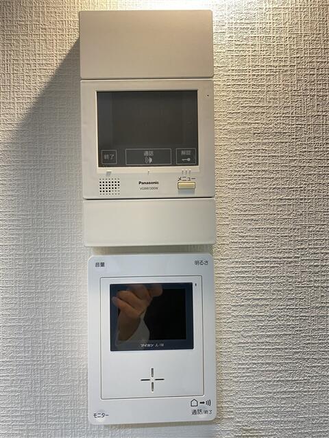 リビング以外の居室／カメラ付きインターホンなので、ドアを開けずに会話ができて安心／撮影日2026-10-09
