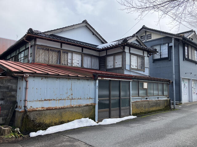 detached 富山県南砺市荒木 地図を見る