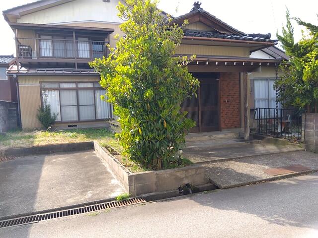 detached 富山県高岡市上黒田 地図を見る