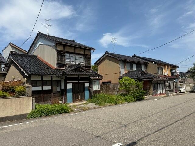 detached 富山県高岡市伏木古府元町 地図を見る