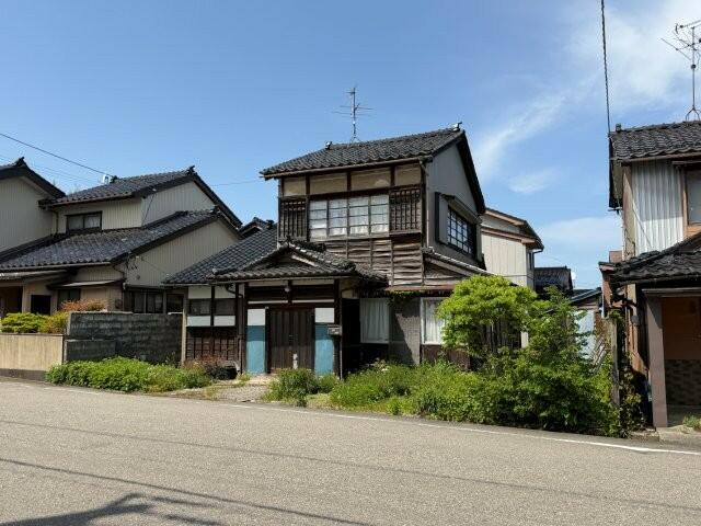 detached 富山県高岡市伏木古府元町 地図を見る