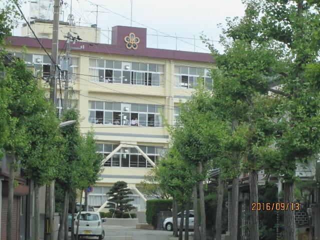 高岡市立高陵中学校 (480m)