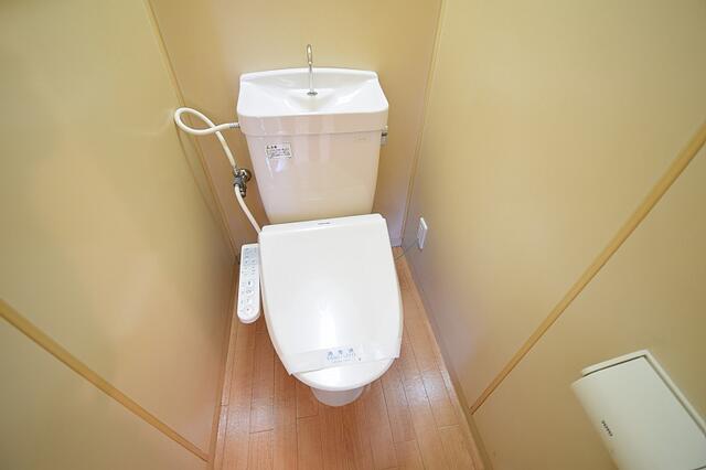トイレ／温水洗浄暖房便座付き