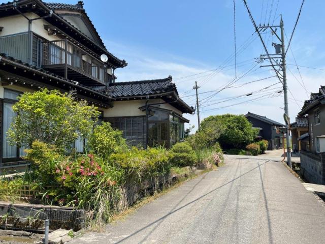 detached 富山県小矢部市蓮沼 地図を見る