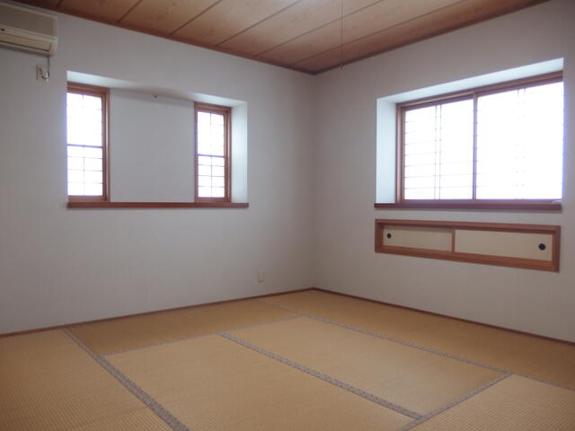 detached 富山県氷見市南大町 地図を見る