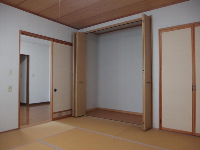 detached 富山県氷見市南大町 地図を見る