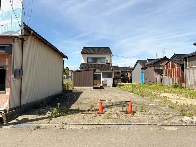 detached 富山県氷見市中央町 地図を見る