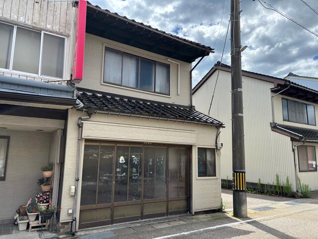 detached 富山県氷見市南大町 地図を見る