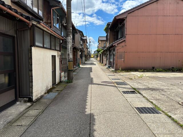 detached 富山県氷見市南大町 地図を見る