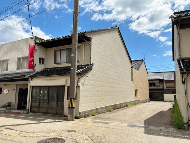 detached 富山県氷見市南大町 地図を見る
