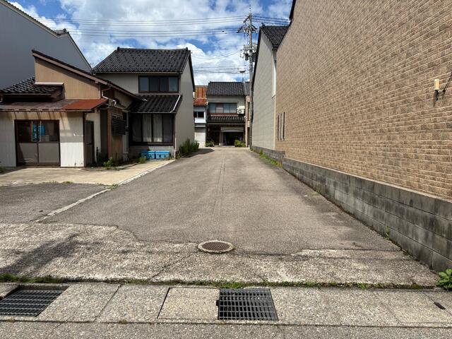 detached 富山県氷見市南大町 地図を見る
