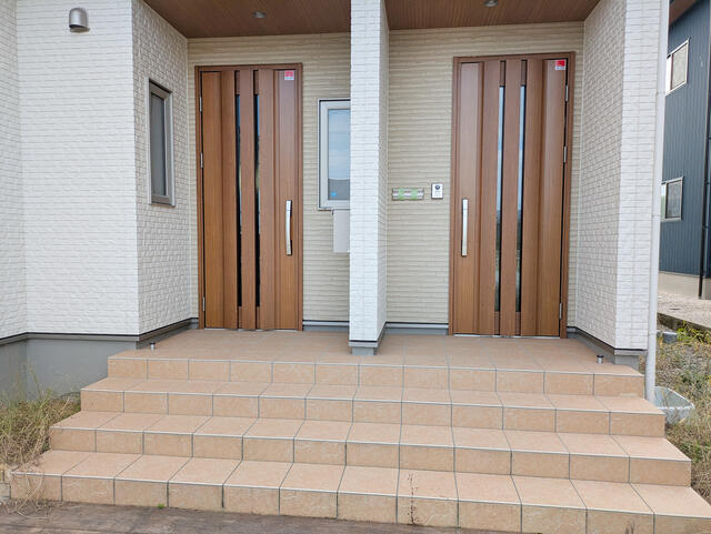 玄関／玄関は二ヶ所あるので気を遣わない生活が◎
