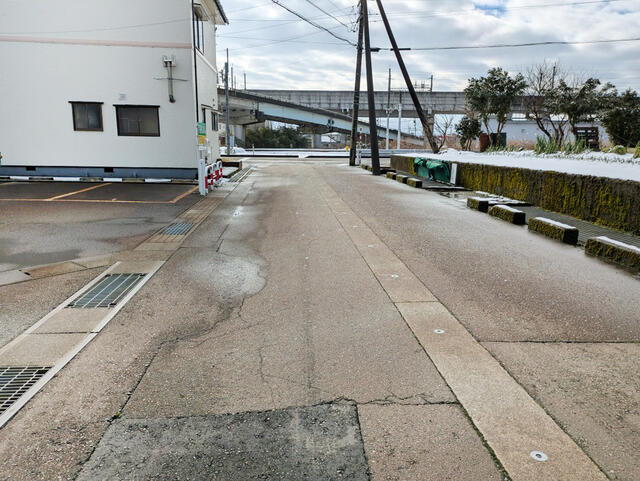 前面道路には融雪付で雪の日もうれしいですね