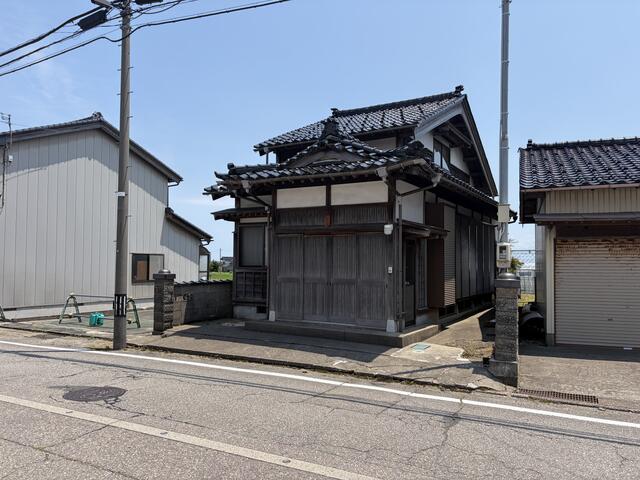 detached 富山県小矢部市末友 地図を見る