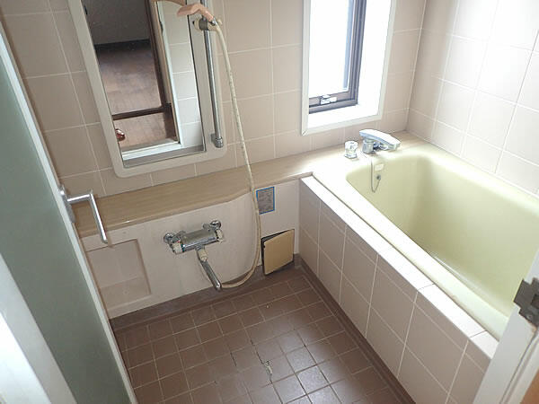 detached 富山県氷見市栄町 地図を見る