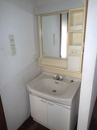 detached 富山県氷見市栄町 地図を見る