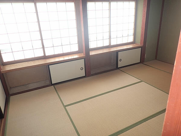 detached 富山県氷見市栄町 地図を見る