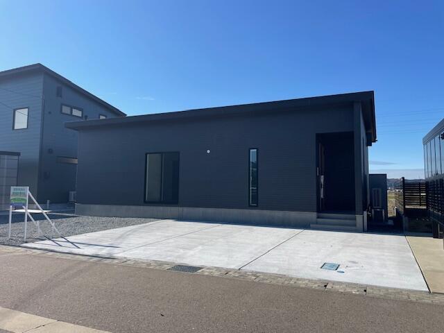 detached 富山県小矢部市金屋本江 地図を見る